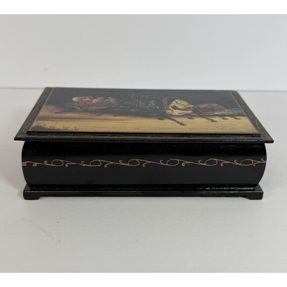 Russian lacquer box featuring a‎ "Troika" scene. Trinket / Jewelry Box - Picture 2 of 11